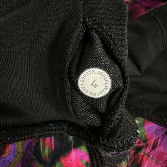Lululemon Energy Bra size 4 - Picture 5 of 5